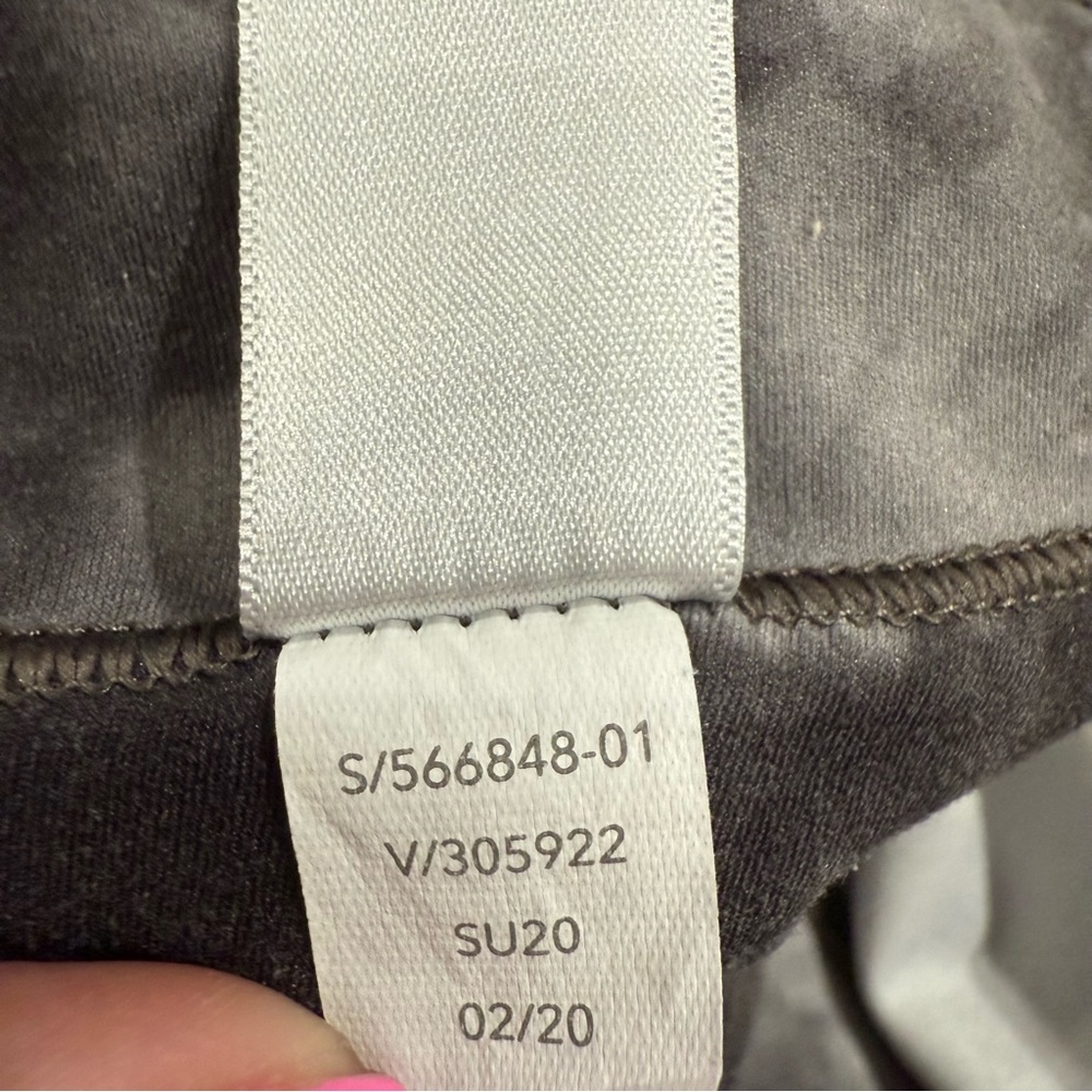 Athleta Salutation Stash Pocket Supernova Capri in Black, Size XL Tall - Picture 8 of 11